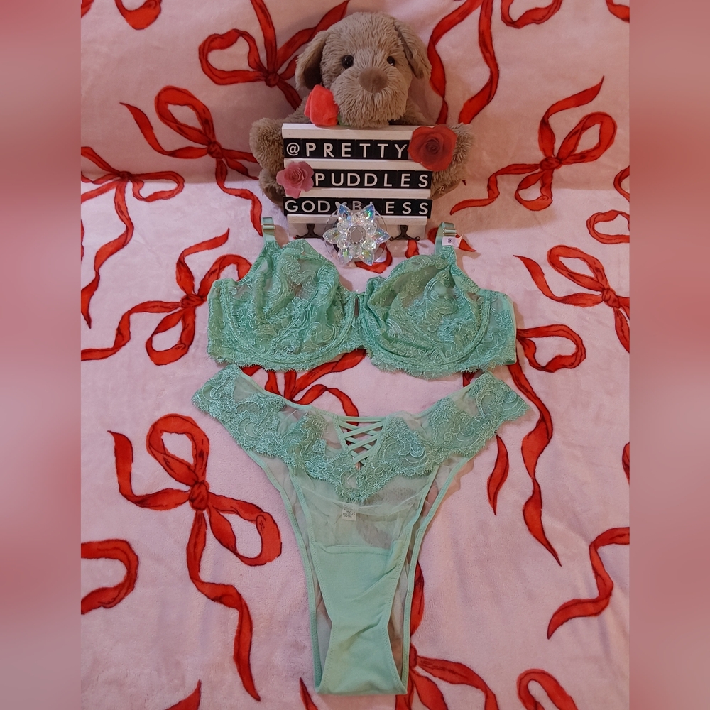 🎉HP🥂💚 42F & XXL 2pc VS Dream Angels Boho Floral Embroidery Bra & Brazilian 💚